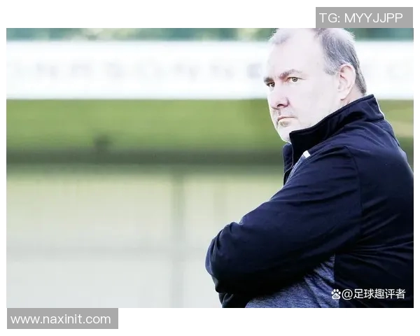 足球明星不幸遇难震惊全球球迷引发广泛哀悼与追忆