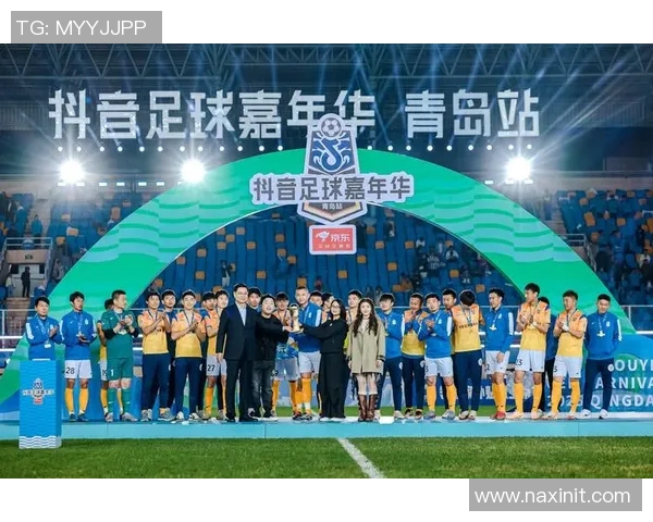 足球明星在抖音上分享训练日常与精彩瞬间引发粉丝热议与互动