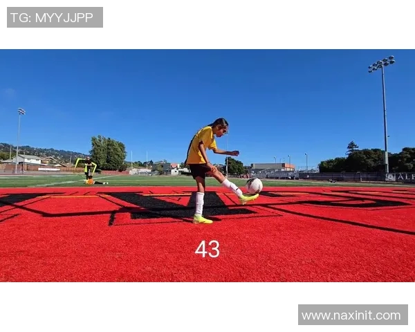 足球明星挑战颠球投篮技巧展现运动魅力与精准配合的精彩瞬间